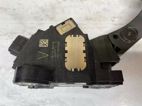 Conjunto de pedal del acelerador Toyota Highlander 2018 (2.7L) OEM 781100E010