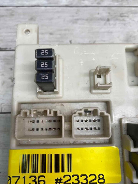 Chevrolet Traverse junction box 13 17 instrument panel wirning harness 23106750