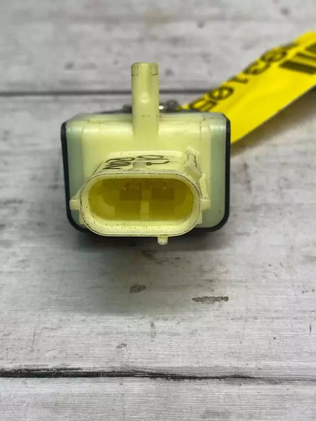 Sensor de impacto Toyota Rav4 de 2019 a 2022 traseiro direito ou esquerdo OEM 8983128040