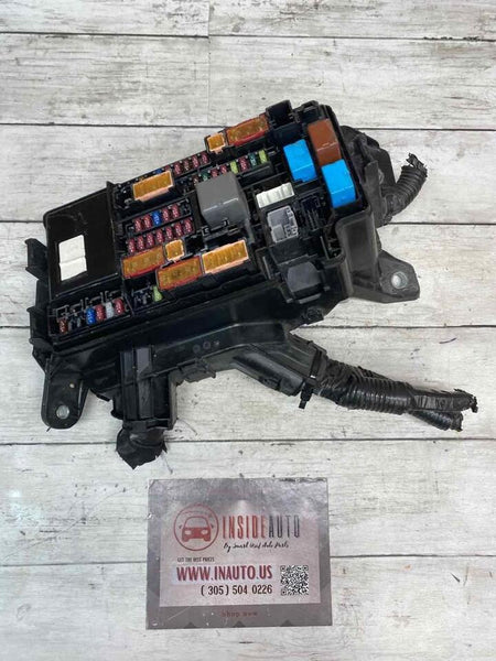 Caja de fusibles del motor Toyota Corolla 2022 sedán 1.8L híbrido, relé de fusibles OEM 8266212C60