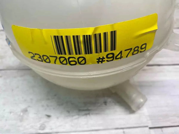 Chevrolet Equinox radiator coolant 18 22 overflow tank OEM missing cap 23386455
