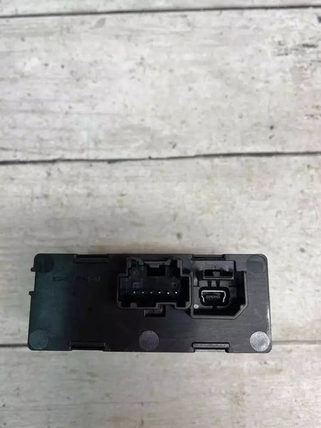 Chevrolet Equinox usb android 2019 auxiliary port assy OEM 13512372