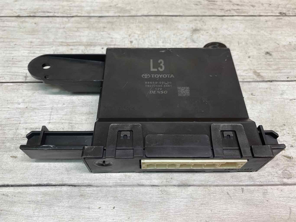 Toyota Corolla climate control module 20 22 hvac ac heater unit OEM 8865002L30