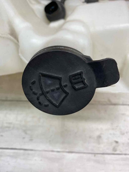 Chevrolet Silverado washer bottle 19 to 22 OEM 1500 classic style OEM 84458191