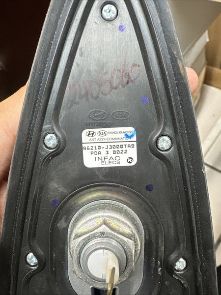 2019 TO 2021 HYUNDAI VELOSTER RADIO ANTENNA FM ROOF SHARK FIN ASSY OEM 96210J3000