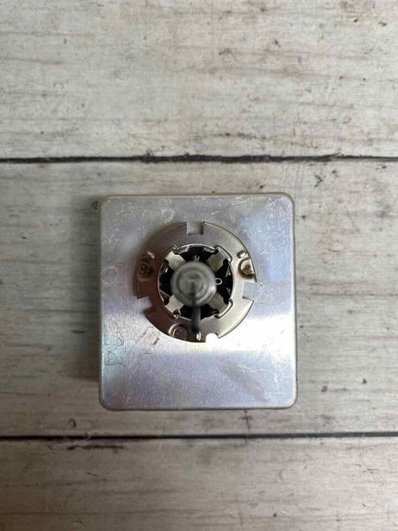 Chevy Silverado headlight bulb 2019 xenon control module unit OEM 9285410171