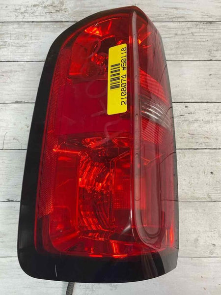 Chevrolet Colorado tail light 15 22 left side has a small chip assy OEM 84630992