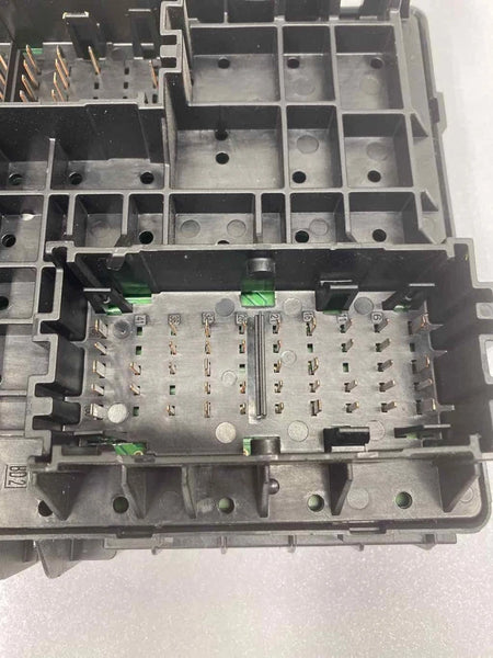 2020 GMC YUKON JUNCTION BOX FUSE RELAY CABIN BLOCK BOX ASSEMBLY OEM 84114438