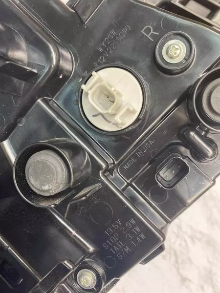 22 23 24 HONDA CIVIC LUZ TRASERA LADO DERECHO PANEL DE CUARTO CONJUNTO OEM 33500T20A01
