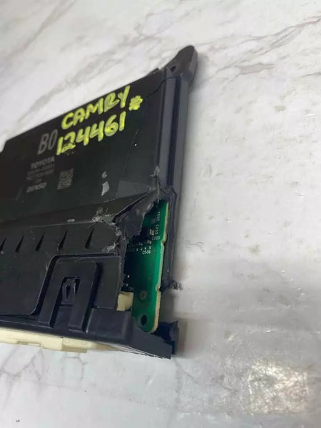 19 20 TOYOTA CAMRY CLIMATE CONTROL HVAC AC UNIT MODULE OEM 8865006B01 BROKE CASE