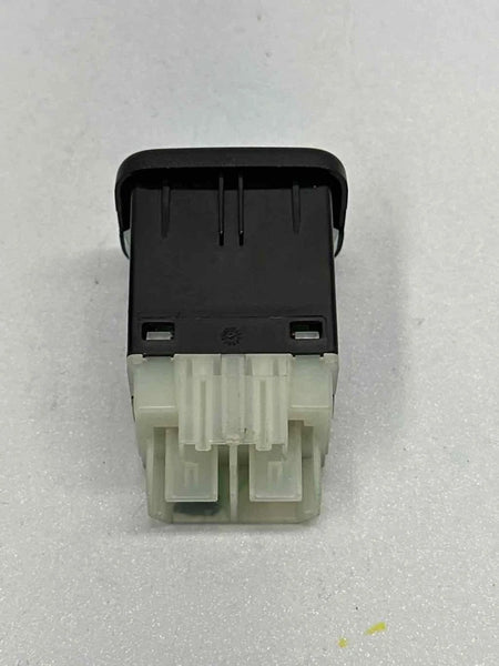 2018 TO 2024 CHEVROLET EQUINOX CENTER CONSOLE DUAL PORT CHARGER ASSY OEM 13509945