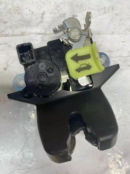 19 20 21 22 23 KIA FORTE ACTUADOR DE BLOQUEO DE TAPA CONJUNTO DE PESTILLO DE TAPA OEM 81230M7030