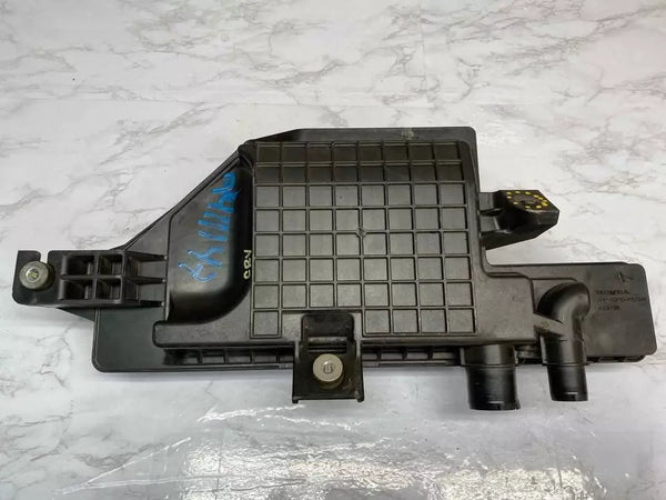 EL CONJUNTO DEL RESONADOR DEL MOTOR DEL HONDA CRV TOURING 2017 TIENE UNA PESTAÑA ROTA (OEM)