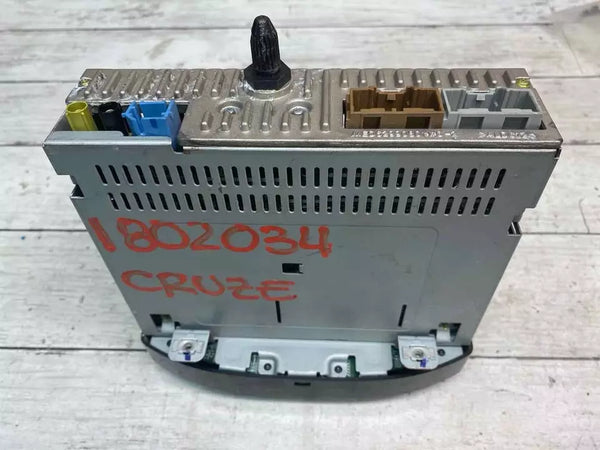 2018 CHEVY CRUZE RADIO AM FM PANTALLA DIPSLAY OEM 42554703 LA PANTALLA TIENE RASGUÑOS