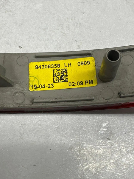 2018 TO 2023 CHEVROLET EQUINOX REAR REFLECTOR LIGHT DRIVER LEFT SIDE OEM 84306358