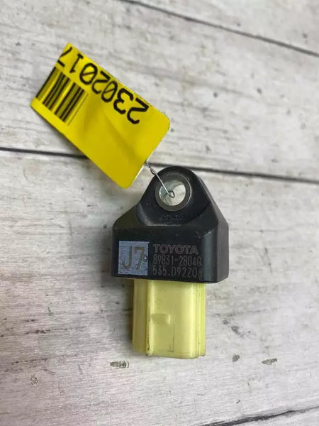 Sensor de impacto Toyota Rav4 de 2019 a 2022 traseiro direito ou esquerdo OEM 8983128040