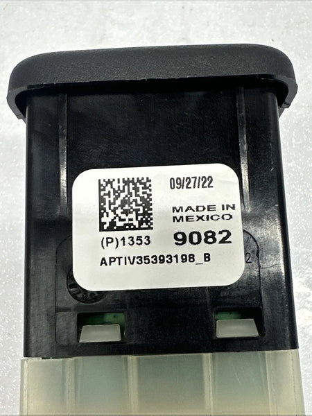 2018 TO 2023 CHEVROLET EQUINOX CENTER CONSOLE DUAL PORT CHARGER ASSY OEM 13539082