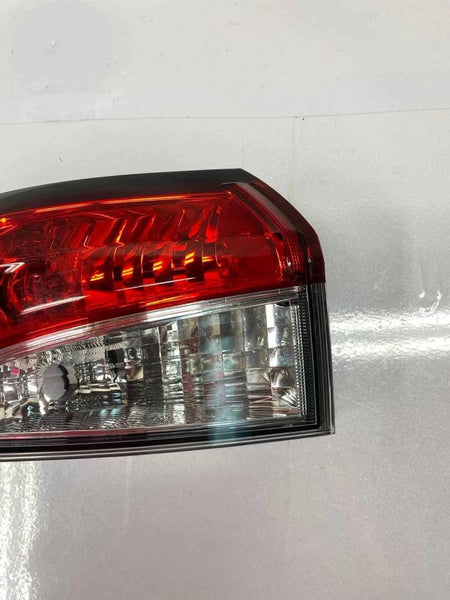 20 TO 24 TOYOTA COROLLA TAIL LIGHT RIGHT SIDE QUARTER PANEL SEDAN OEM 8155002C60