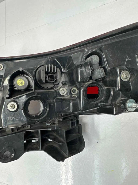 2020 TO 2024 TOYOTA COROLLA TAIL LIGHT LEFT SIDE SEDAN QUARTER ASSY OEM 8156112D10