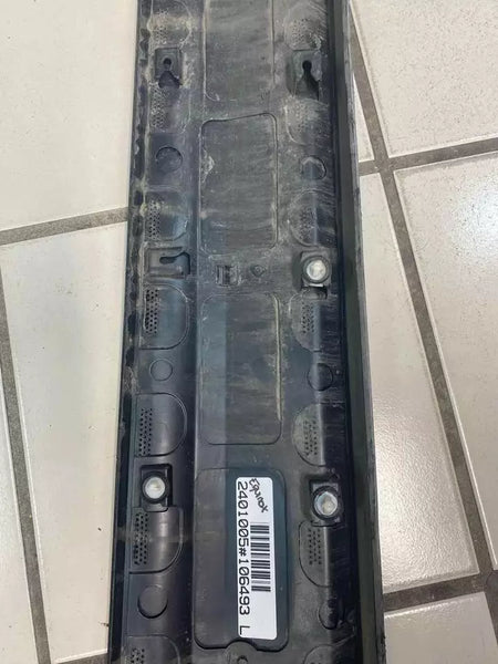 2018 TO 2024 CHEVROLET EQUNOX FRONT DOOR MOULDING LOWER LEFT SIDE OEM 84163361
