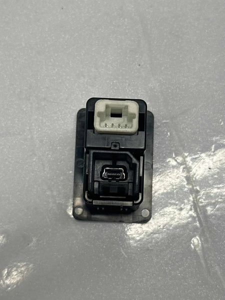 2019 NISSAN ROGUE SPORT PORT CONNECTOR REPLACEMENT AUTO AUX USB OEM 795405004