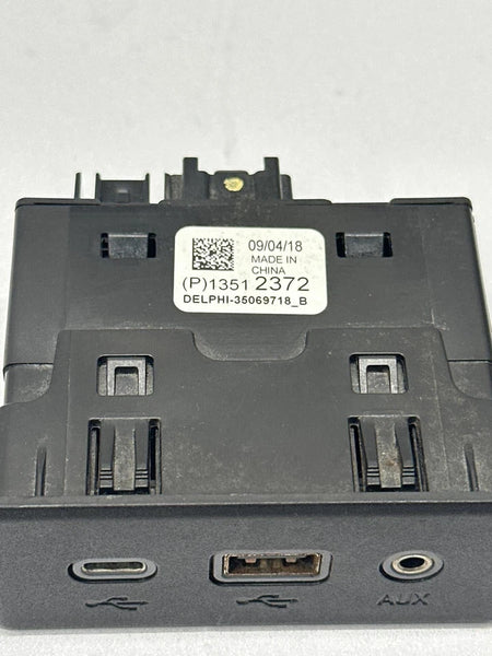 2018 TO 2024 CHEVROLET EQUINOX CENTER CONSOLE USB PORT CHARGER AUDIO AUXILIAR 13512372