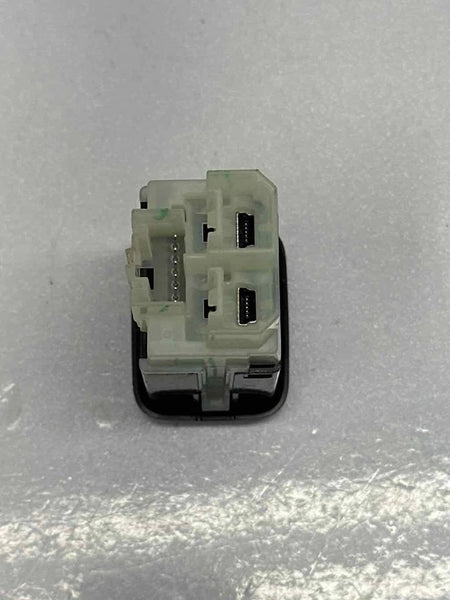 2018 TO 2024 CHEVROLET EQUINOX CENTER CONSOLE DUAL PORT CHARGER ASSY OEM 13509945