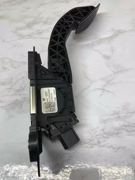19 20 21 22 23 24 CHEVROLET SILVERADO 1500 PEDAL DE ACELERADOR CONJUNTO DE PEDAL 5.3L OEM 84024307