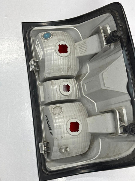 2016 TO 2019 CHEVY SILVERADO 1500 TAIL LIGHT LEFT SIDE PICKUP BOX CLASSIC OEM 84019503