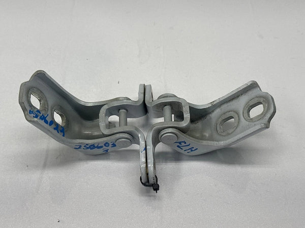 2023 CHEVY EQUINOX DOOR HINGE 80066P SET CODE 140X WHITE FRONT LEFT SIDE OEM