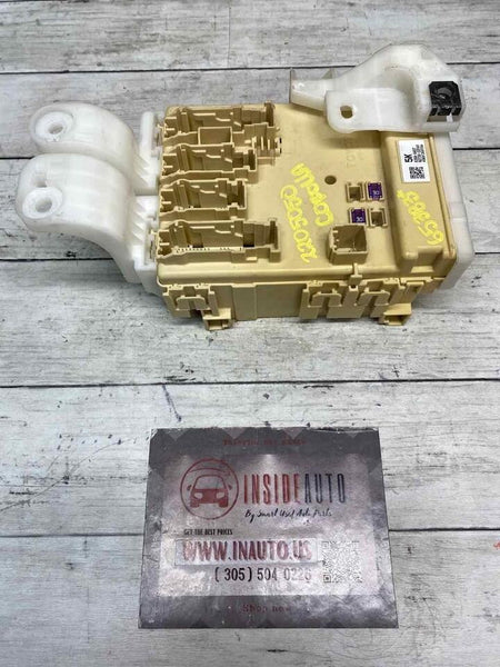Caja de conexiones para Toyota Corolla 2017, dentro de la caja del bloque de fusibles y relés, OEM 8273002F41