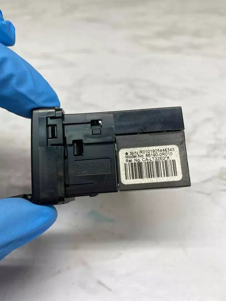 ADAPTADOR AUXILIAR DE AUDIO CON PUERTO USB PARA CONSOLA CENTRAL DE TOYOTA HIGHLANDER 2019 861900R010