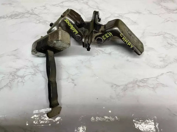 2016 TOYOTA CAMRY DOBRADIÇA DA PORTA TRASEIRA DIREITA SUPERIOR INFERIOR E SUPORTE ASSY CINZA OEM