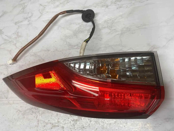 20 TO 24 TOYOTA COROLLA TAIL LIGHT RIGHT SIDE SEDAN QUARTER PANEL OEM 8155002C60