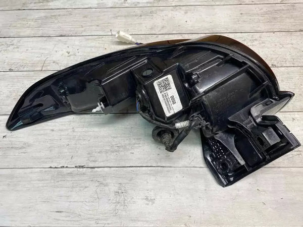 20 21 22 23 MAZDA CX30 LUZ TRASERA IZQUIERDA PANEL DEL CUARTO DEL LADO DEL CONDUCTOR OEM DGH951160A
