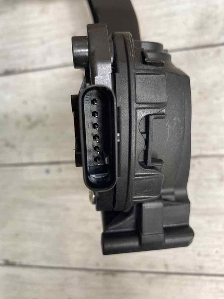 Chevrolet Cruze accelerator pedal 2018 pedal 1.4L gas assembly OEM 13466235