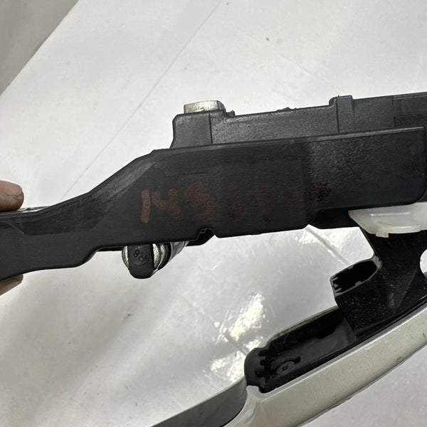 20 TO 24 TOYOTA COROLLA OUTSIDE DOOR HANDLE REAR RIGHT SIDE 6920312170 089 WHITE