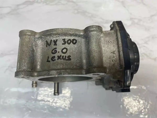 18 19 20 21 LEXUS NX300 CUERPO DEL ACELERADOR CONJUNTO DE VÁLVULA DEL CUERPO DEL ACELERADOR OEM 2203036040