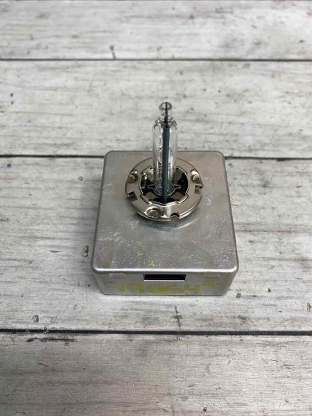 Chevy Silverado headlight bulb 2019 xenon control module unit OEM 9285410171