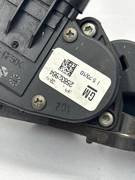 2011 CHEVROLET SILVERADO 1500 ACCELERATOR PEDAL PEDAL ASSEMBLY 4.3L OEM 25832864