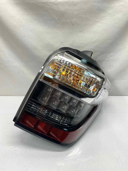 2014 TO 2014 TOYOTA 4RUNNER TAIL LIGHT RIGHT SIDE ASSEMBLY OEM 8155135402 LED