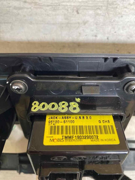 Hyundai Santa Fe 2020 usb port auxiliary jack charger assembly OEM 96120S1100