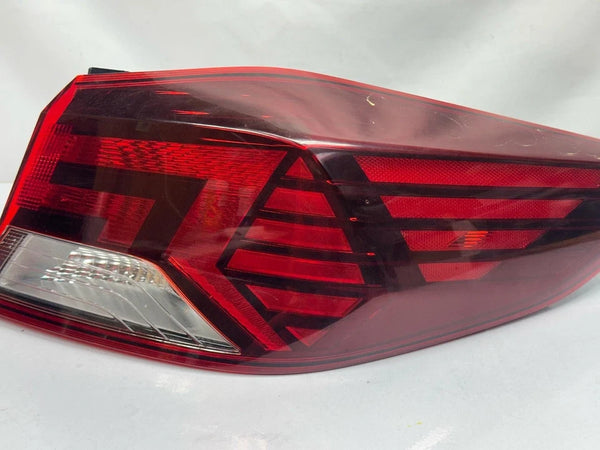2020 HYUNDAI ELANTRA TAIL LIGHT RIGHT SIDE QUARTER INCANDESCENT 92402F2510 SEDAN