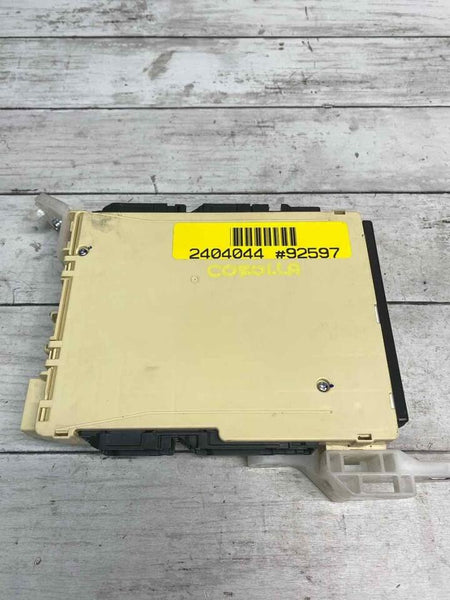 Caja de conexiones para Toyota Corolla 2021, relé y fusible, conjunto OEM 8273002N10