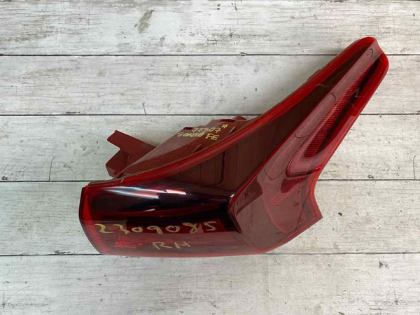 Luz trasera derecha del lado del pasajero para Hyundai Santa Fe 2019-2020 OEM 92402S2000