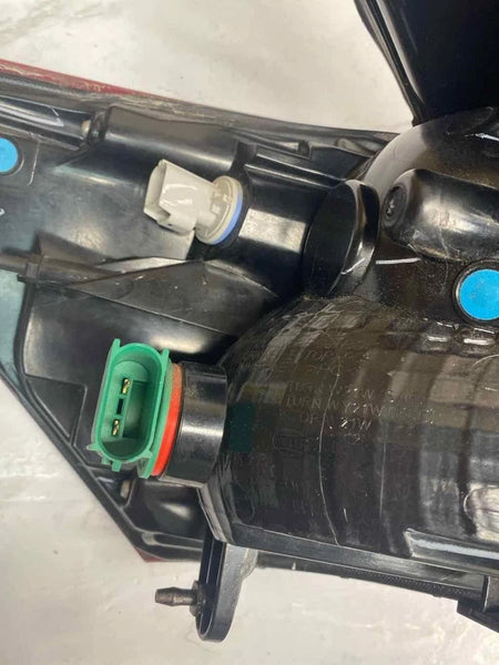 2018 TO 2021 CHEVROLET EQUINOX TAIL LIGHT RIGHT SIDE QUARTER PANEL ASSY OEM 84769836