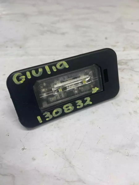 17 18 19 20 21 22 23 ALFA ROMEO GIULIA LUZ DE MATRÍCULA LADO TRASERO DERECHO OEM 50532562