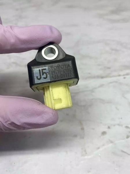 2014 15 16 17 18 19 TOYOTA COROLLA SENSOR DE IMPACTO DELANTERO O TRASERO IZQUIERDO O DERECHO OEM 8917347050
