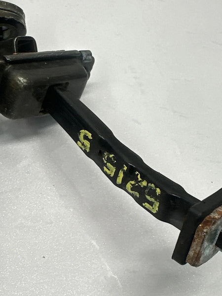 2019 HYUNDAI ELANTRA DOOR HINGE FRONT LEFT DRIVER SIDE ASSEMBLY OEM A046057