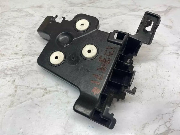 18 TO 24 CHEVY EQUINOX REAR BUMPER LEFT SIDE TAILLIGHT LAMP BRACKET OEM 84162905